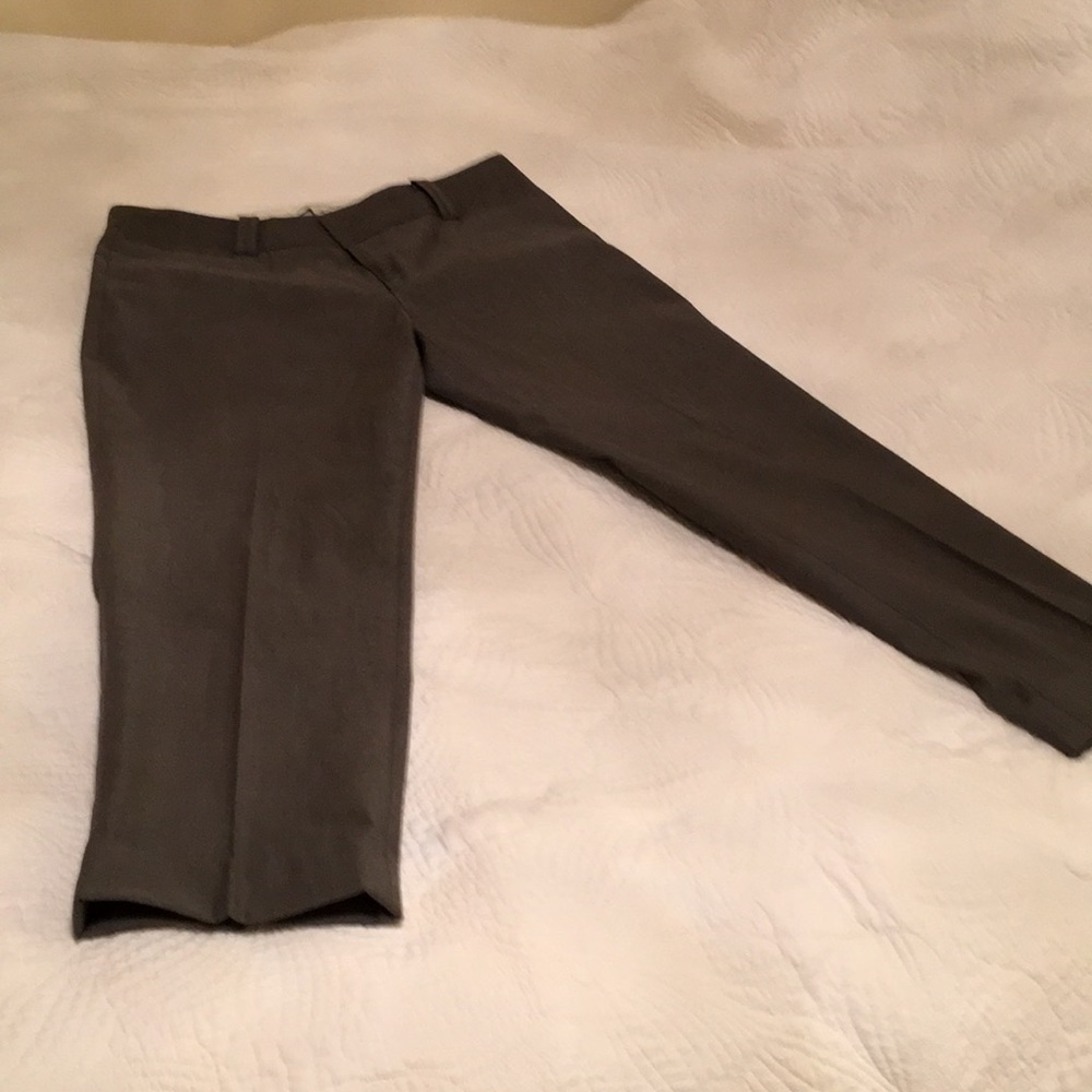 Gray Banana Republic cropped pants. Size 10.
